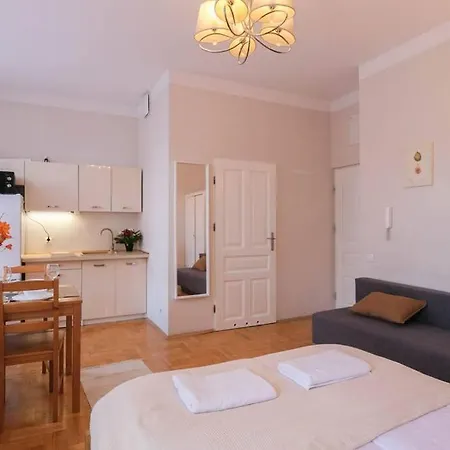 Comfy Train Station Apartment