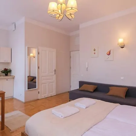 Apartment Comfy Train Station